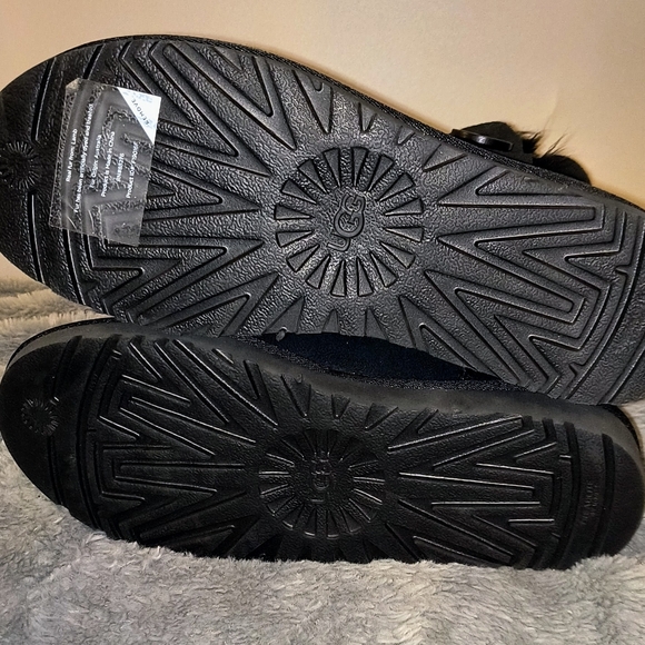 UGG Bailey Button Boots - Picture 6 of 6